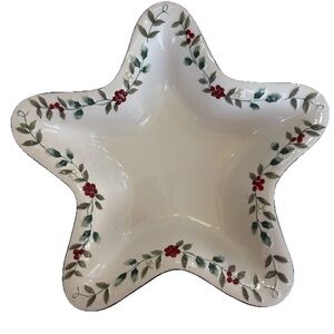 Pfaltzgraff Winterberry Holly Star Shaped Appetizer Plate Christmas  11”Dx2.5”H